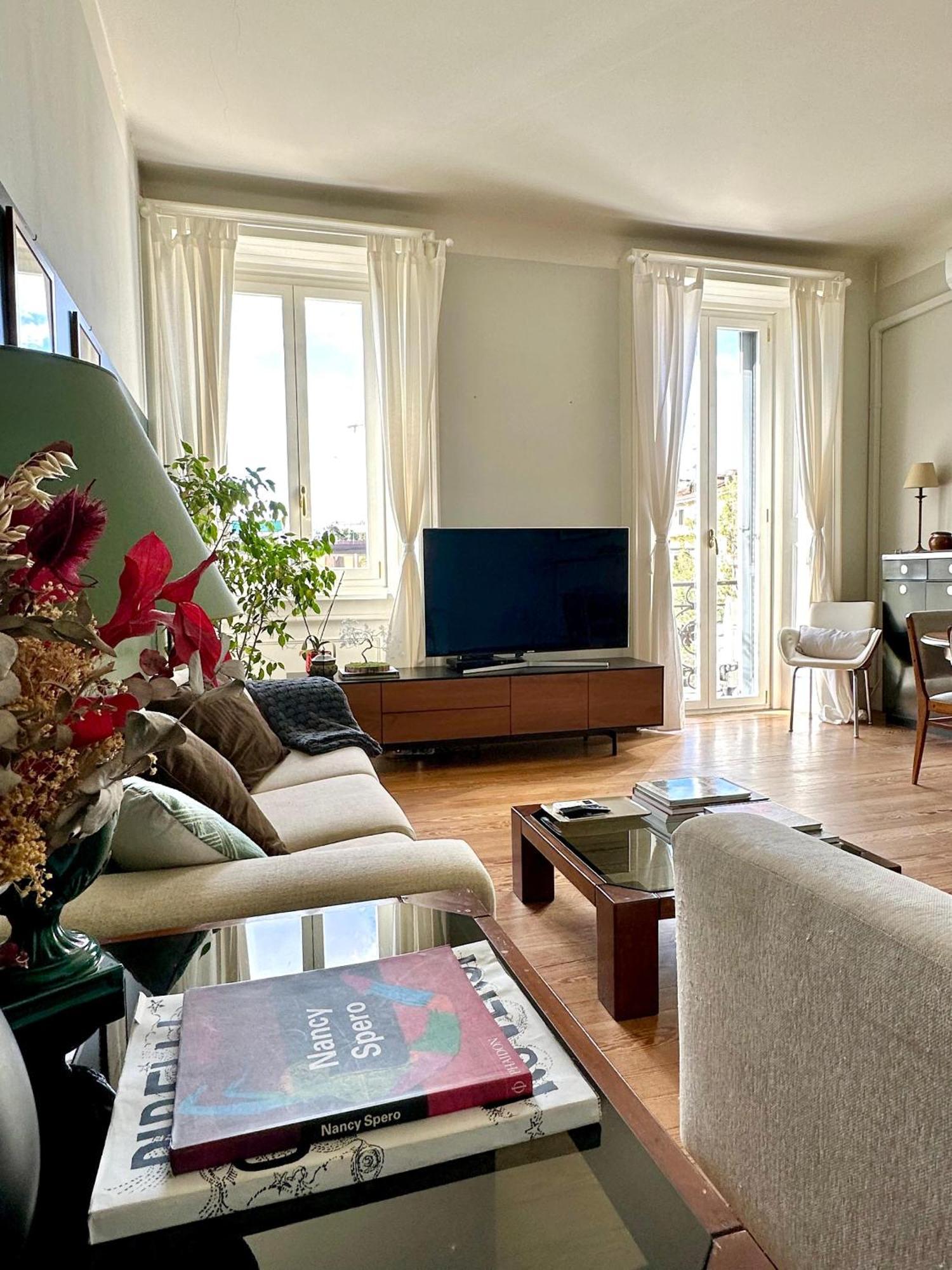 Ampio E Luminoso Bilocale Nel Centro Di Milano Appartement Buitenkant foto