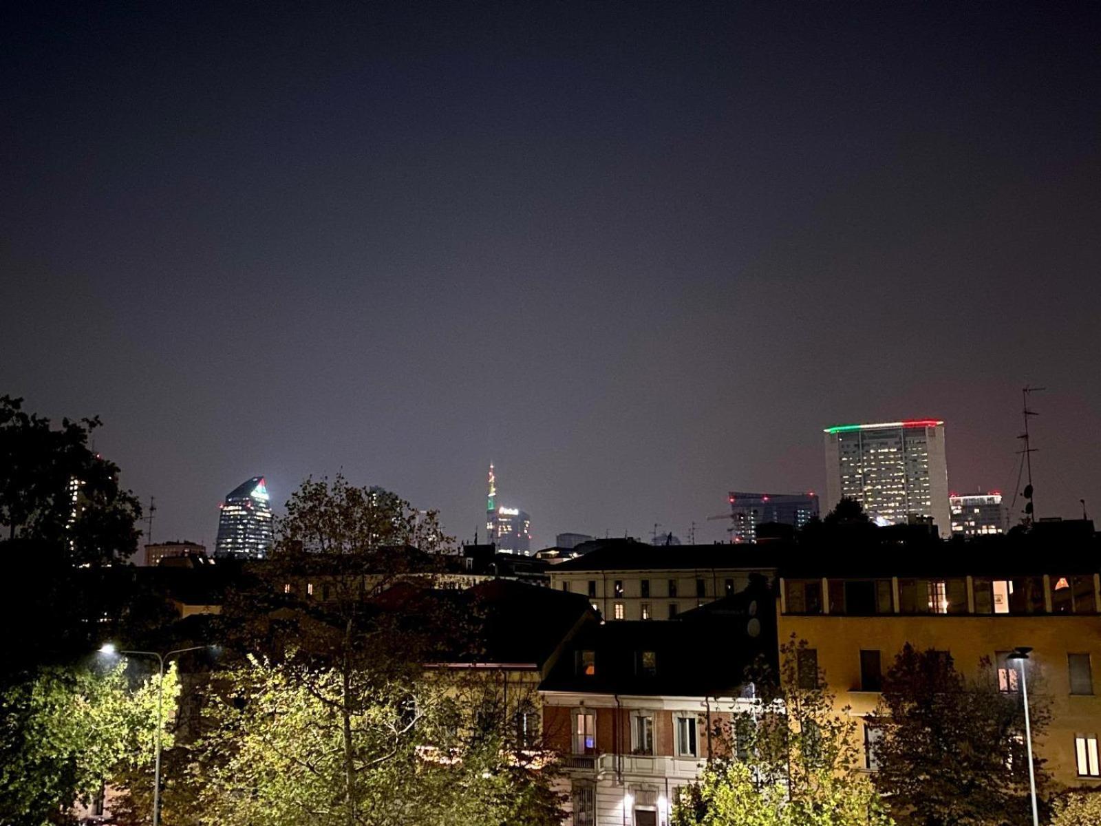 Ampio E Luminoso Bilocale Nel Centro Di Milano Appartement Buitenkant foto